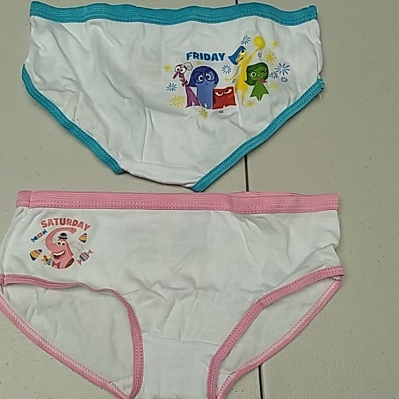 Girls underwear size 6 Inside out - Picture 4 of 6